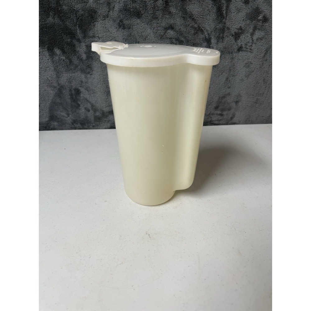 VINTAGE TUPPERWARE WHITE PITCHER 129-2 LID 625-6 SPOUT 626-8 9.5 INCHS TALL